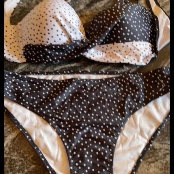 Polka Dot Color Block Criss-Cross Bikini Set - Picture 3 of 4